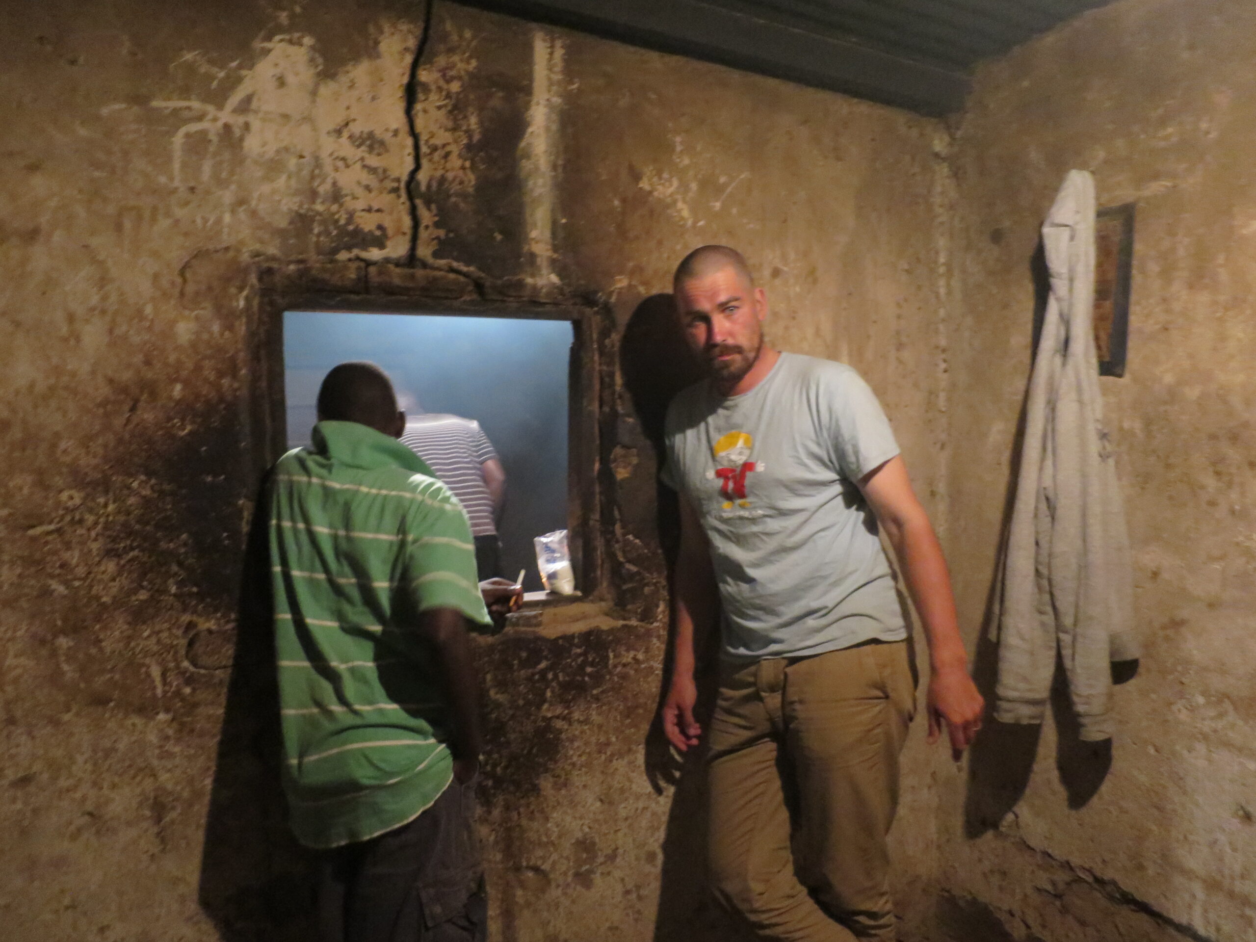 Kevad on küll kohal, aga teeme ühe õhtu veel natuke soojemaks ja värvilisemaks. Katame laua, kus kohtuvad Aafrika köögi rikkalikud maitsed, vürtsid ja lood. See